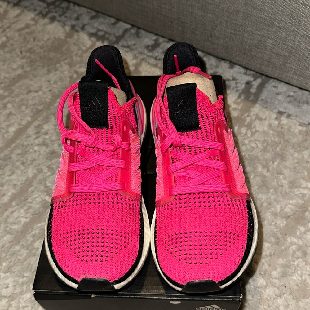 Excellent Condition Adidas UltraBoost 19W women’s tennis shoes.